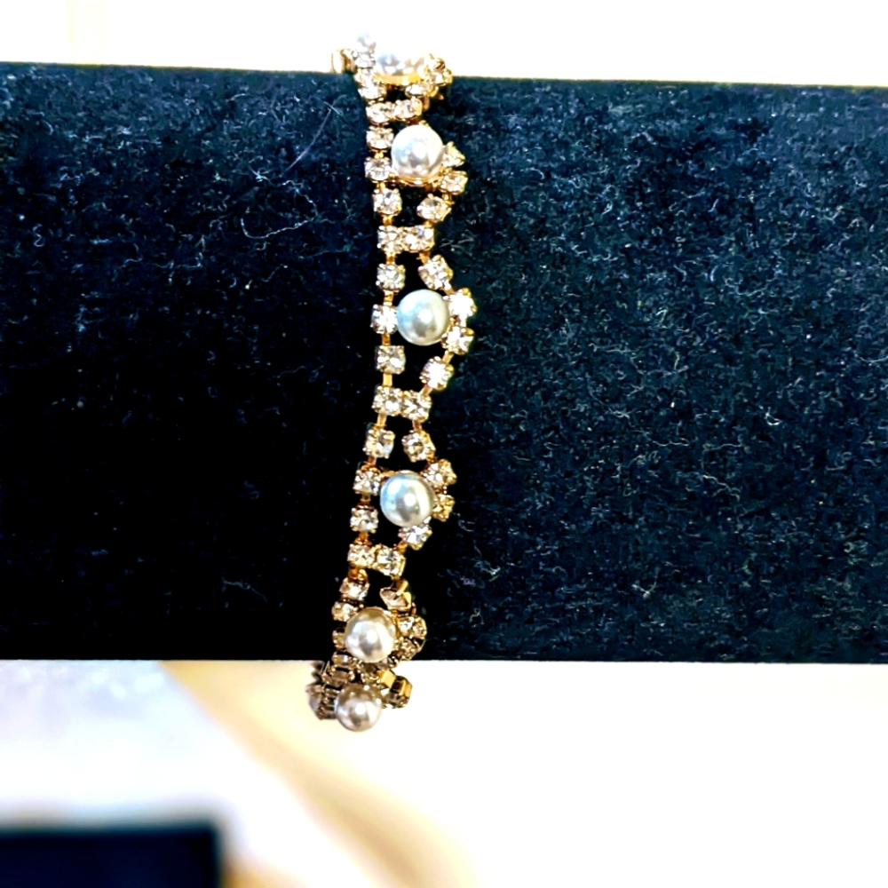 Vintage Pearl and Rhinestone Bracelet